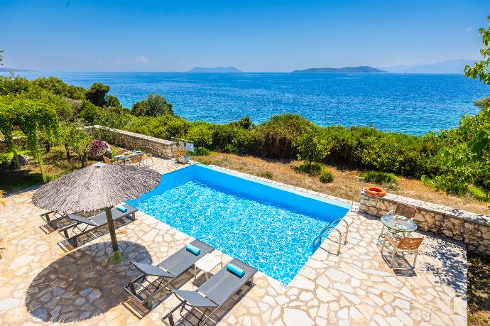 Private pool and terrace with sea views . - Villa Pelagos Kyma . (Γκαλερί Φωτογραφιών) }}