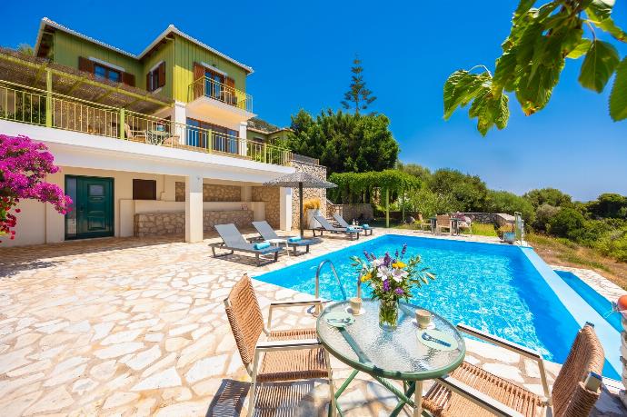 beautiful villa with private pool and terrace with sea views . - Villa Pelagos Kyma . (Γκαλερί Φωτογραφιών) }}