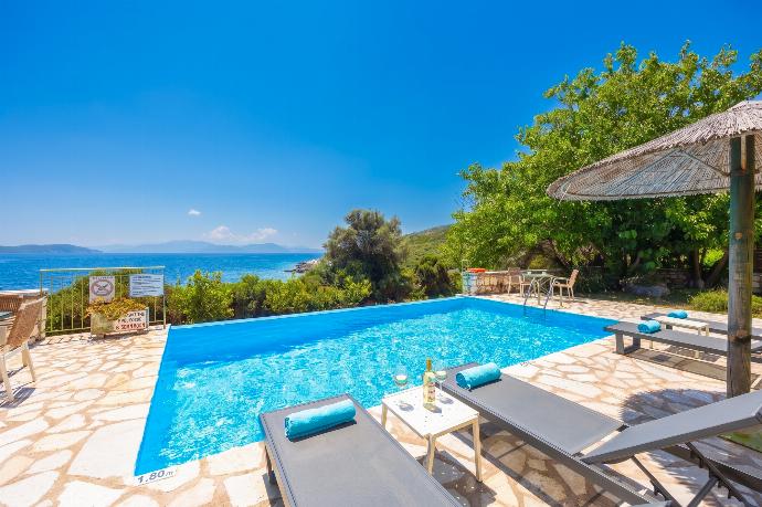 Private pool and terrace with sea views . - Villa Pelagos Kyma . (Γκαλερί Φωτογραφιών) }}