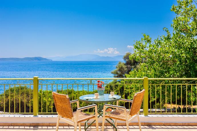Terrace area with sea views . - Villa Pelagos Kyma . (Γκαλερί Φωτογραφιών) }}