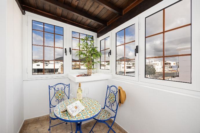 Twin bedroom with A/C . - Villa Eugina . (Photo Gallery) }}