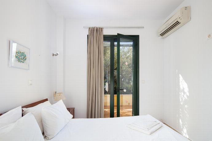  . - Villa Eleni . (Photo Gallery) }}