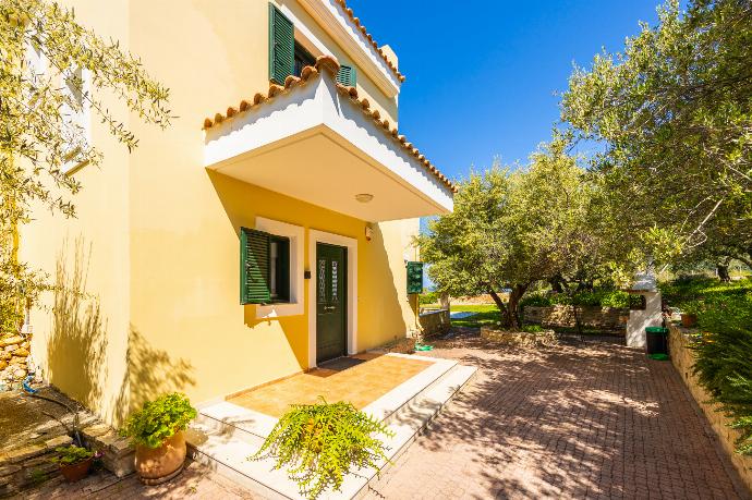 Entrance to villa . - Villa Eleni . (Photo Gallery) }}
