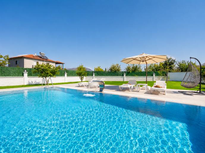 Private pool, terrace, and garden . - Villa Grand Yasar 4 . (Galleria fotografica) }}