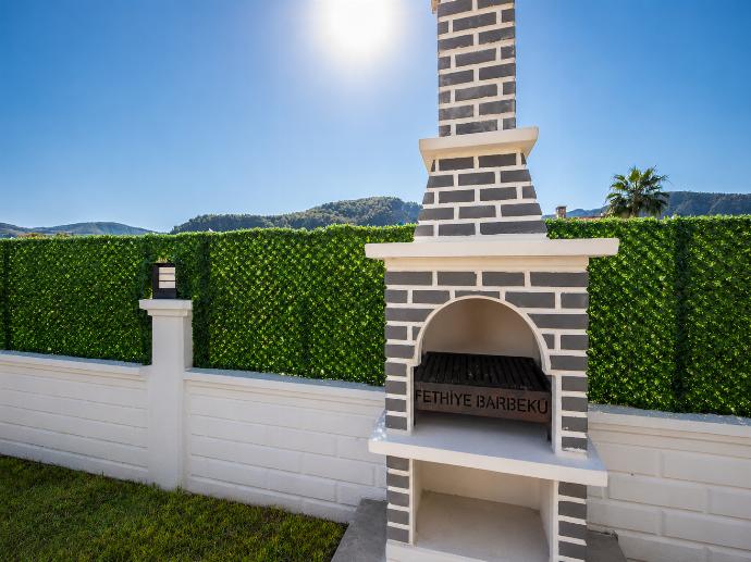 BBQ area . - Villa Grand Yasar 4 . (Galleria fotografica) }}