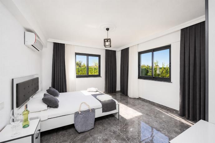 Double bedroom with A/C . - Villa Grand Yasar 4 . (Galleria fotografica) }}
