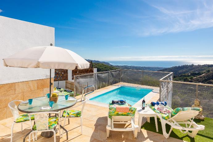 Private pool and terrace with sea views . - Villa El Cortijo . (Photo Gallery) }}