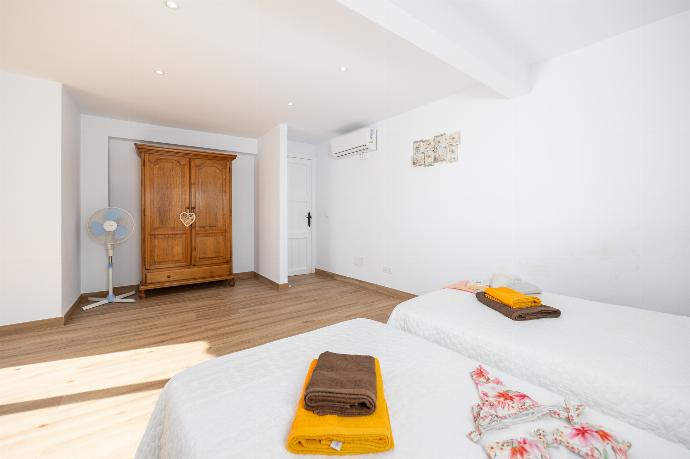 Twin bedroom with A/C . - Villa El Cortijo . (Photo Gallery) }}