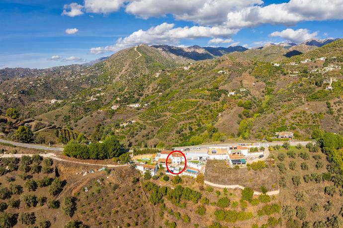 Aerial view showing location of villa . - Villa El Cortijo . (Photo Gallery) }}