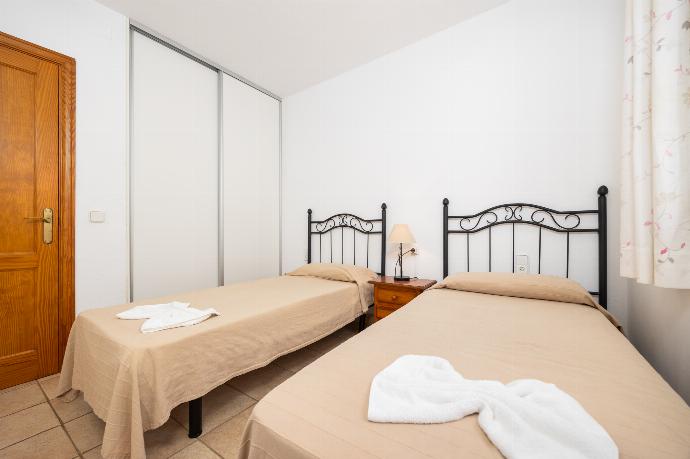 Twin bedroom with A/C . - Villa Elena Dorada . (Galleria fotografica) }}