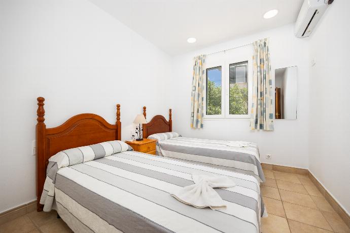 Twin bedroom with A/C . - Villa Elena Dorada . (Galleria fotografica) }}