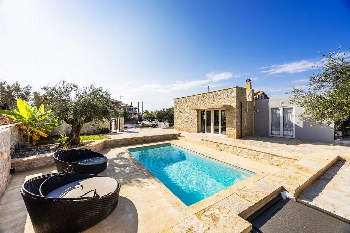  . - Villa Omega . (Photo Gallery) }}