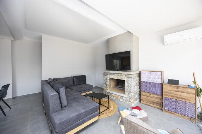  . - Villa Omega . (Photo Gallery) }}