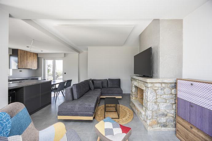  . - Villa Omega . (Photo Gallery) }}