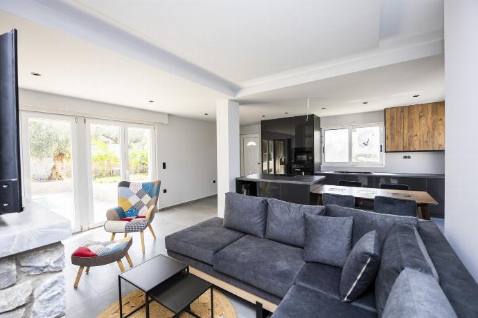  . - Villa Omega . (Photo Gallery) }}