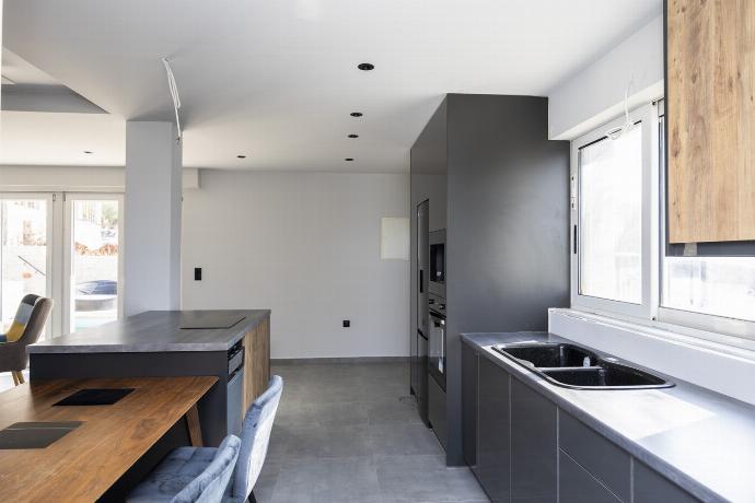  . - Villa Omega . (Photo Gallery) }}