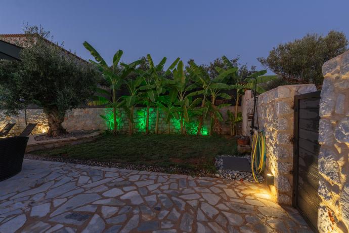  . - Villa Omega . (Photo Gallery) }}