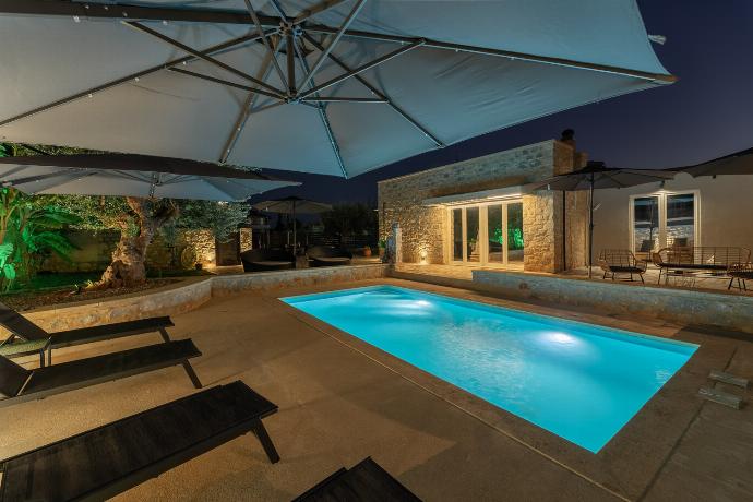  . - Villa Omega . (Photo Gallery) }}