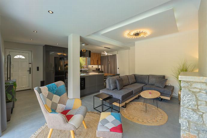  . - Villa Omega . (Photo Gallery) }}