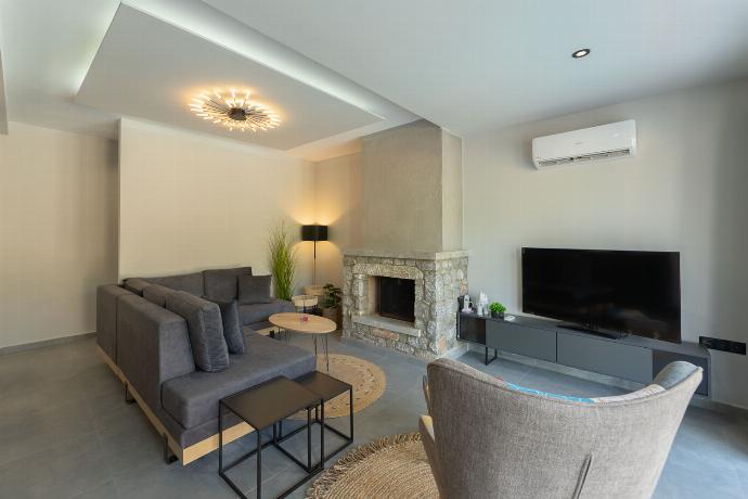  . - Villa Omega . (Photo Gallery) }}