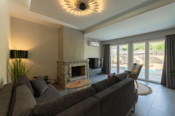  . - Villa Omega . (Photo Gallery) }}