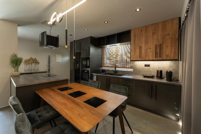  . - Villa Omega . (Photo Gallery) }}