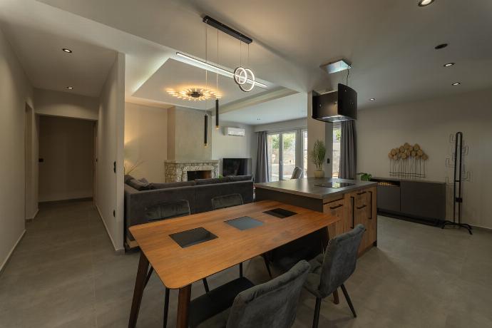  . - Villa Omega . (Photo Gallery) }}