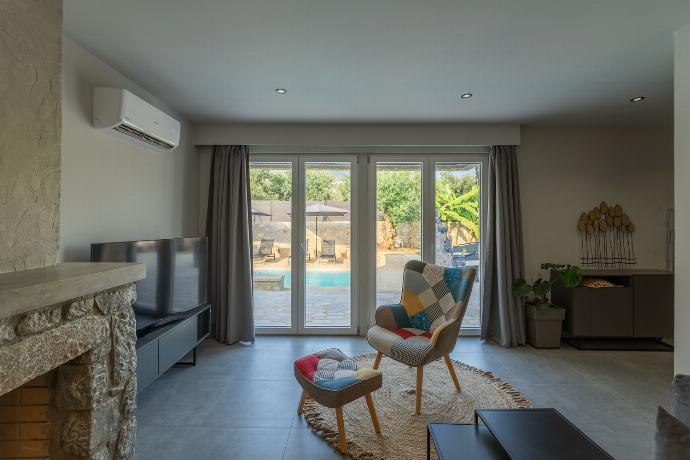  . - Villa Omega . (Photo Gallery) }}