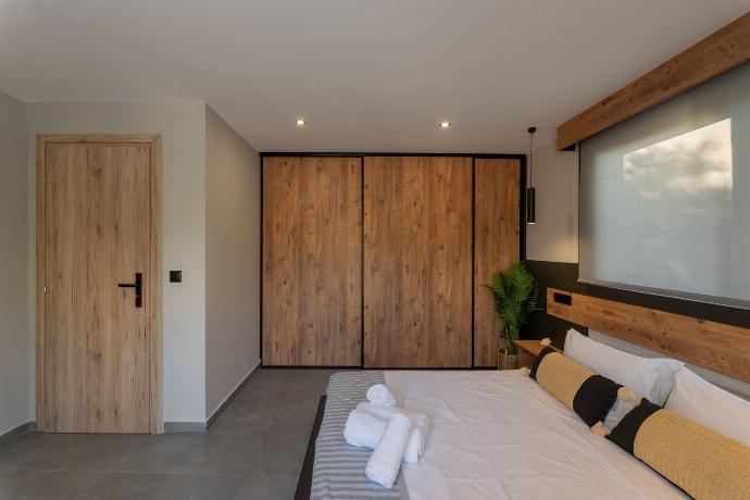  . - Villa Omega . (Photo Gallery) }}