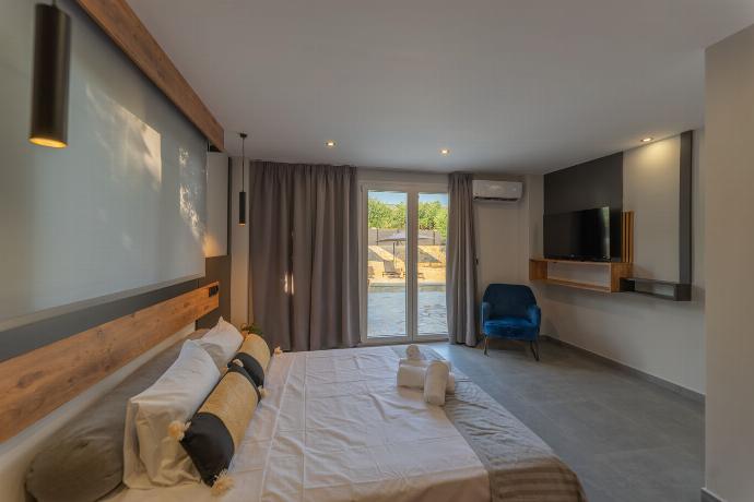  . - Villa Omega . (Photo Gallery) }}