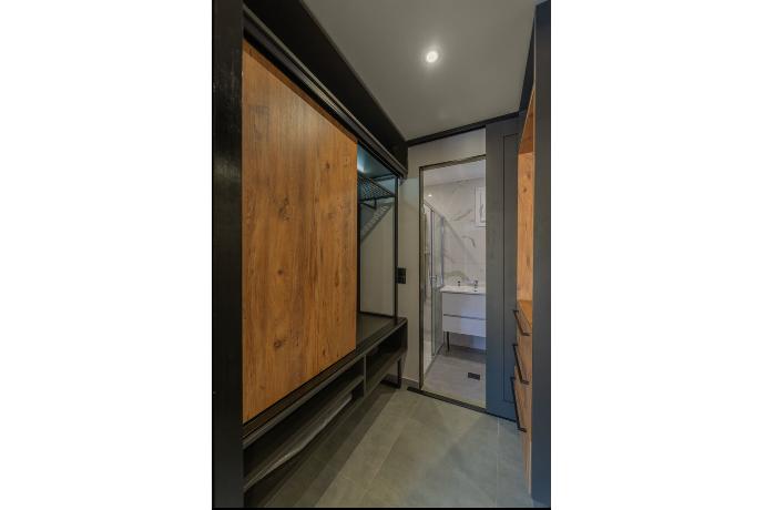  . - Villa Omega . (Photo Gallery) }}