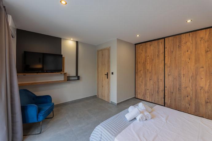  . - Villa Omega . (Photo Gallery) }}