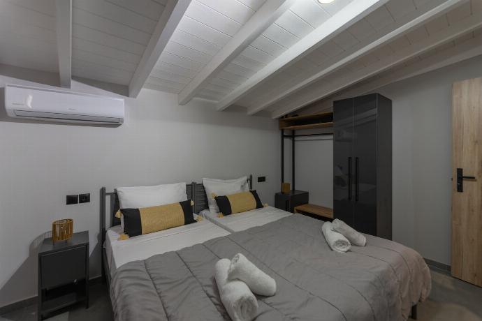  . - Villa Omega . (Photo Gallery) }}