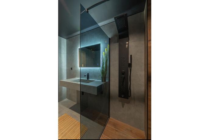  . - Villa Omega . (Photo Gallery) }}