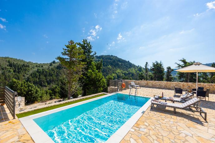 Private pool and terrace . - Villa Hill View Dio . (Photo Gallery) }}