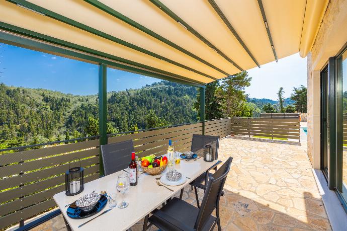 Sheltered terrace area . - Villa Hill View Dio . (Photo Gallery) }}
