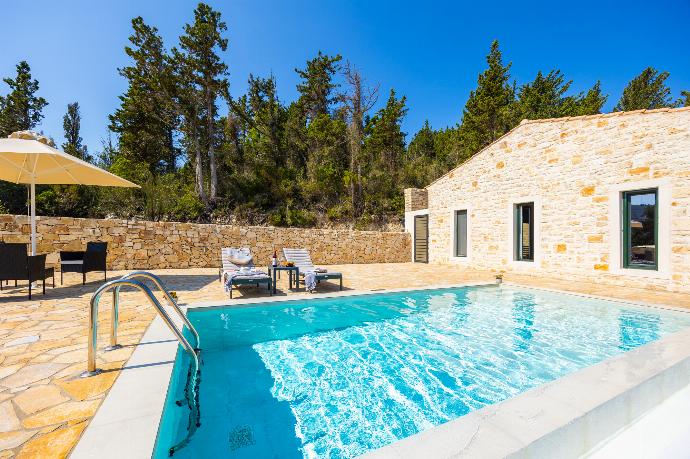 Beautiful villa with private pool and terrace . - Villa Hill View Dio . (Photo Gallery) }}