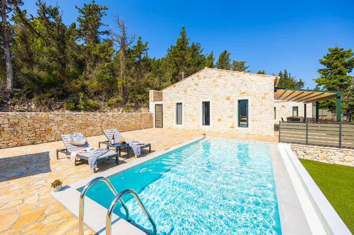 Beautiful villa with private pool and terrace . - Villa Hill View Dio . (Photo Gallery) }}