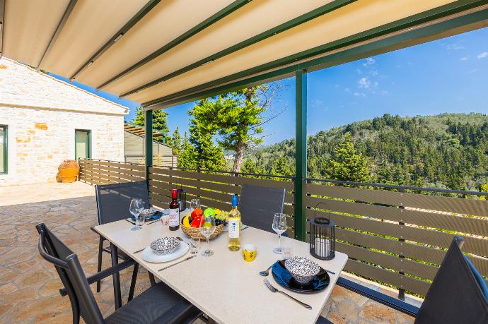 Sheltered terrace area . - Villa Hill View Dio . (Photo Gallery) }}