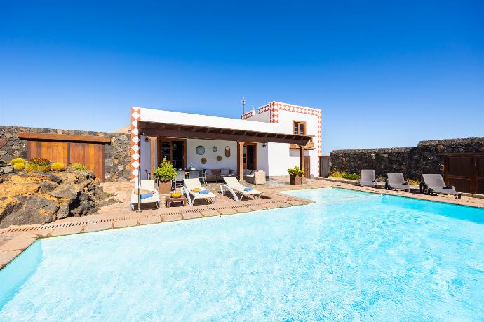 Beautiful villa with private pool and terrace . - Casa Rural Hero . (Galería de imágenes) }}