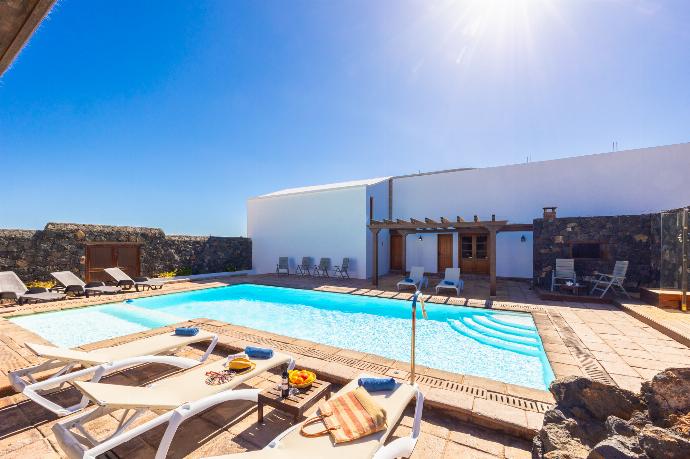 Beautiful villa with private pool and terrace . - Casa Rural Hero . (Galería de imágenes) }}