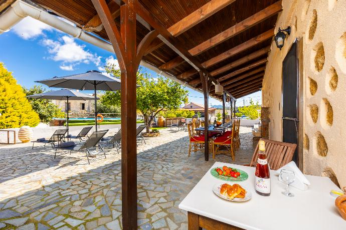 Sheltered terrace area . - Villa Roupes Stone . (Photo Gallery) }}