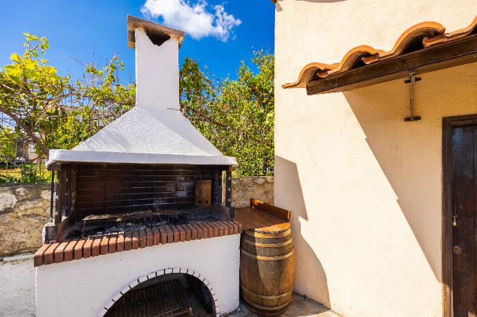 BBQ area . - Villa Roupes Stone . (Photo Gallery) }}