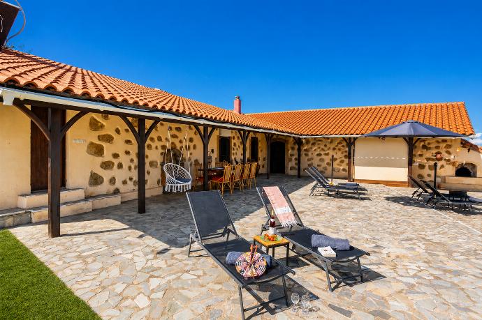  . - Villa Roupes Stone . (Photo Gallery) }}