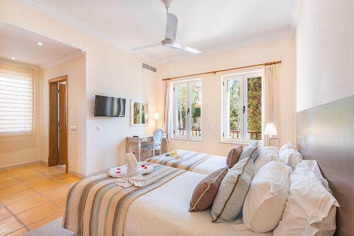  . - Villa Monte Rei 8 . (Photo Gallery) }}