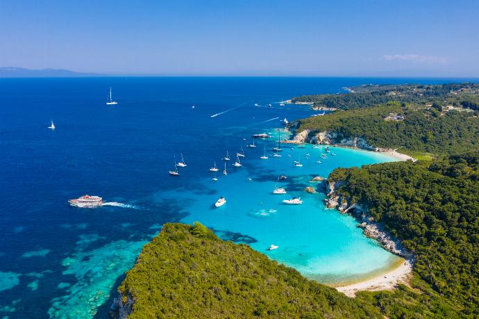 Antipaxos . - Villa Lithos . (Galerie de photos) }}