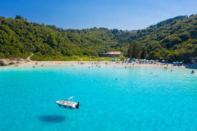 Antipaxos . - Villa Lithos . (Galerie de photos) }}