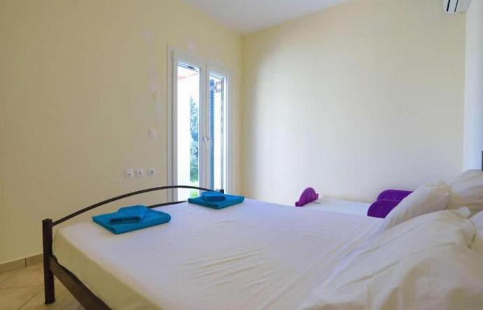  . - Villa Iremia . (Photo Gallery) }}