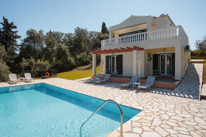  . - Villa Iremia . (Photo Gallery) }}