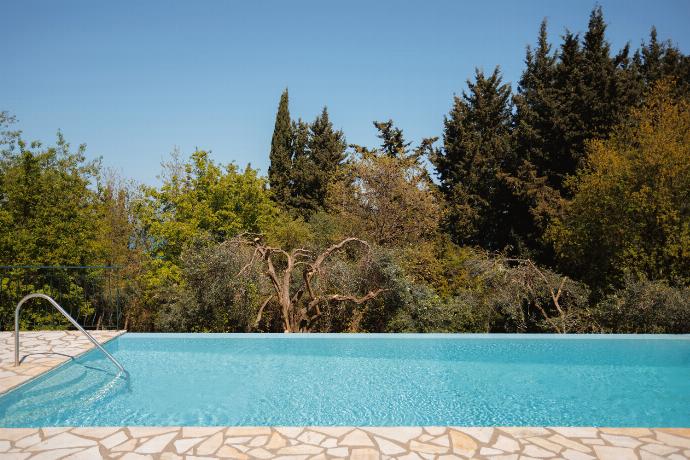  . - Villa Iremia . (Photo Gallery) }}